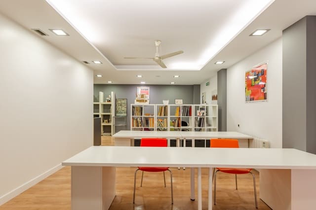 Komercyjne na sprzedaż w Pampeluna - 120 000 € (Ref: 9755438)