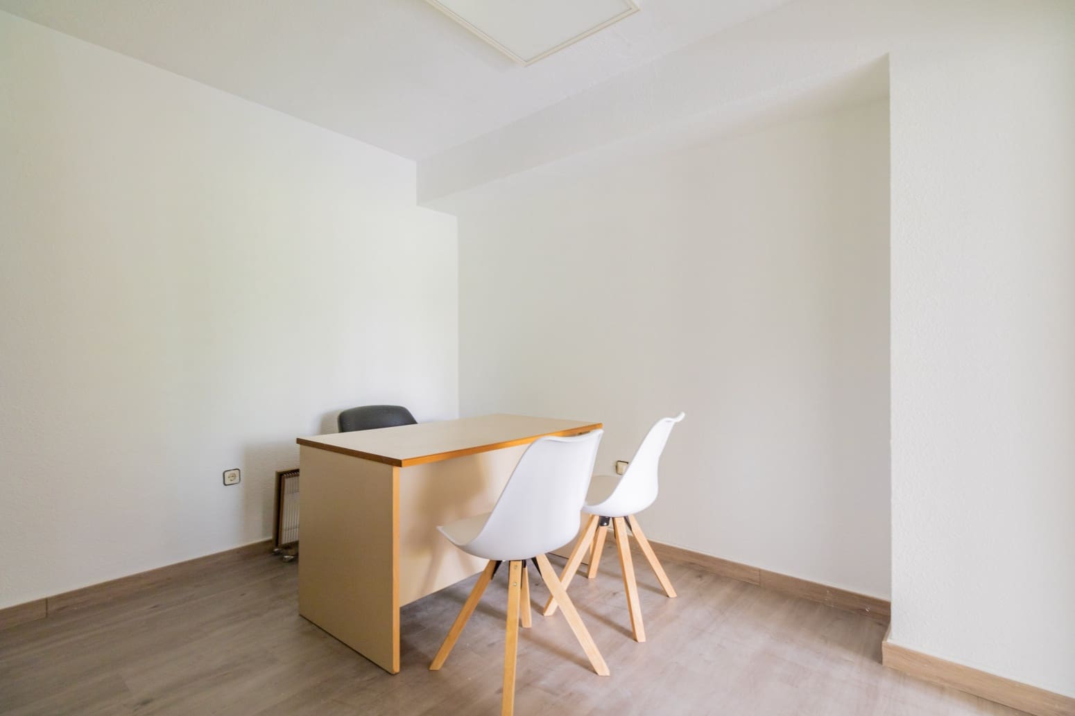 Toimisto vuokrattavana paikassa Pamplona - 250 € (Ref: 9755439)