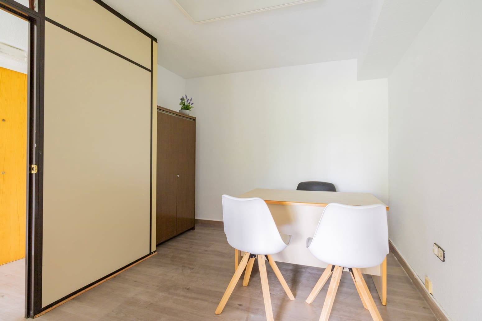 Toimisto vuokrattavana paikassa Pamplona - 250 € (Ref: 9755439)