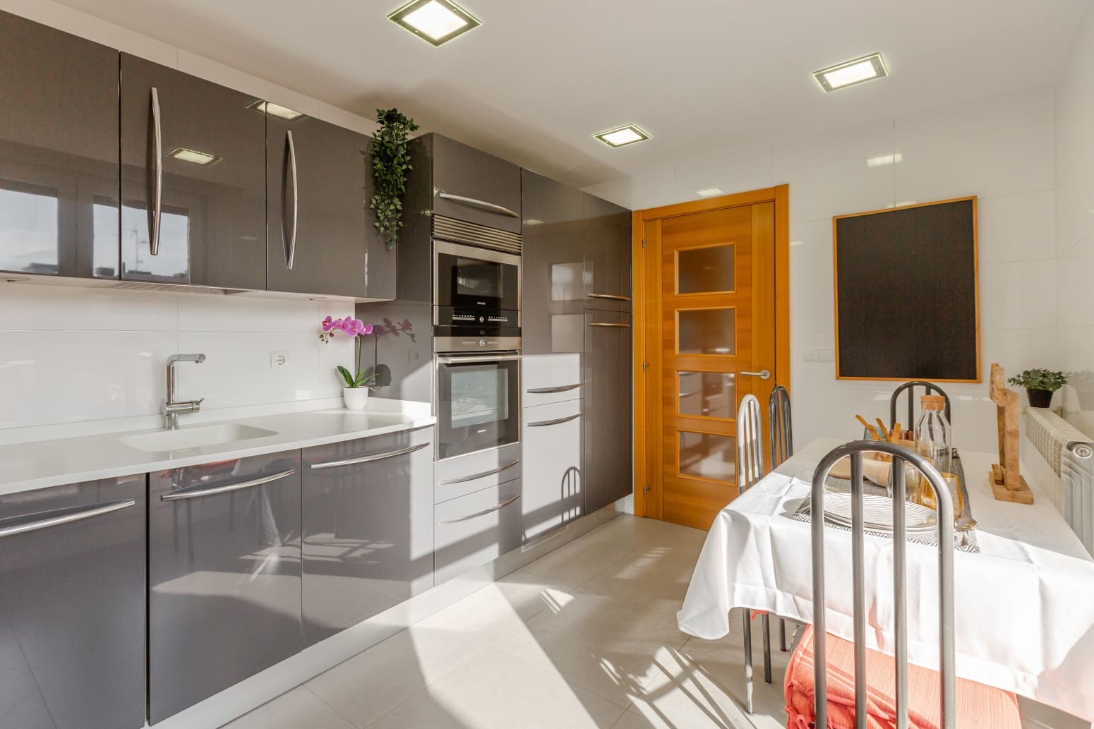 2 slaapkamer Flat te koop in Pamplona met garage - € 350.000 (Ref: 9755441)