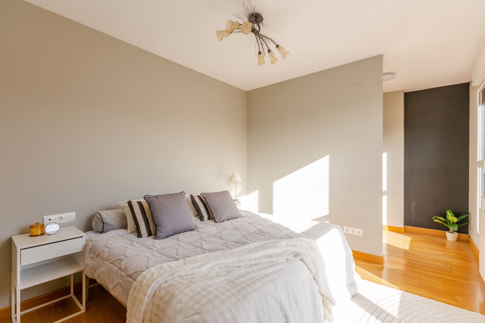 2 slaapkamer Flat te koop in Pamplona met garage - € 350.000 (Ref: 9755441)