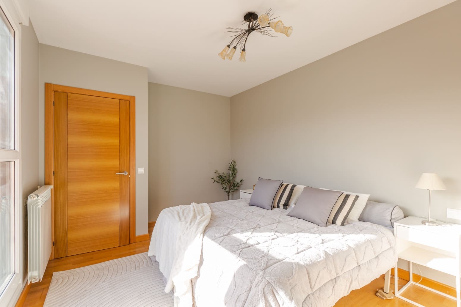 2 slaapkamer Flat te koop in Pamplona met garage - € 350.000 (Ref: 9755441)