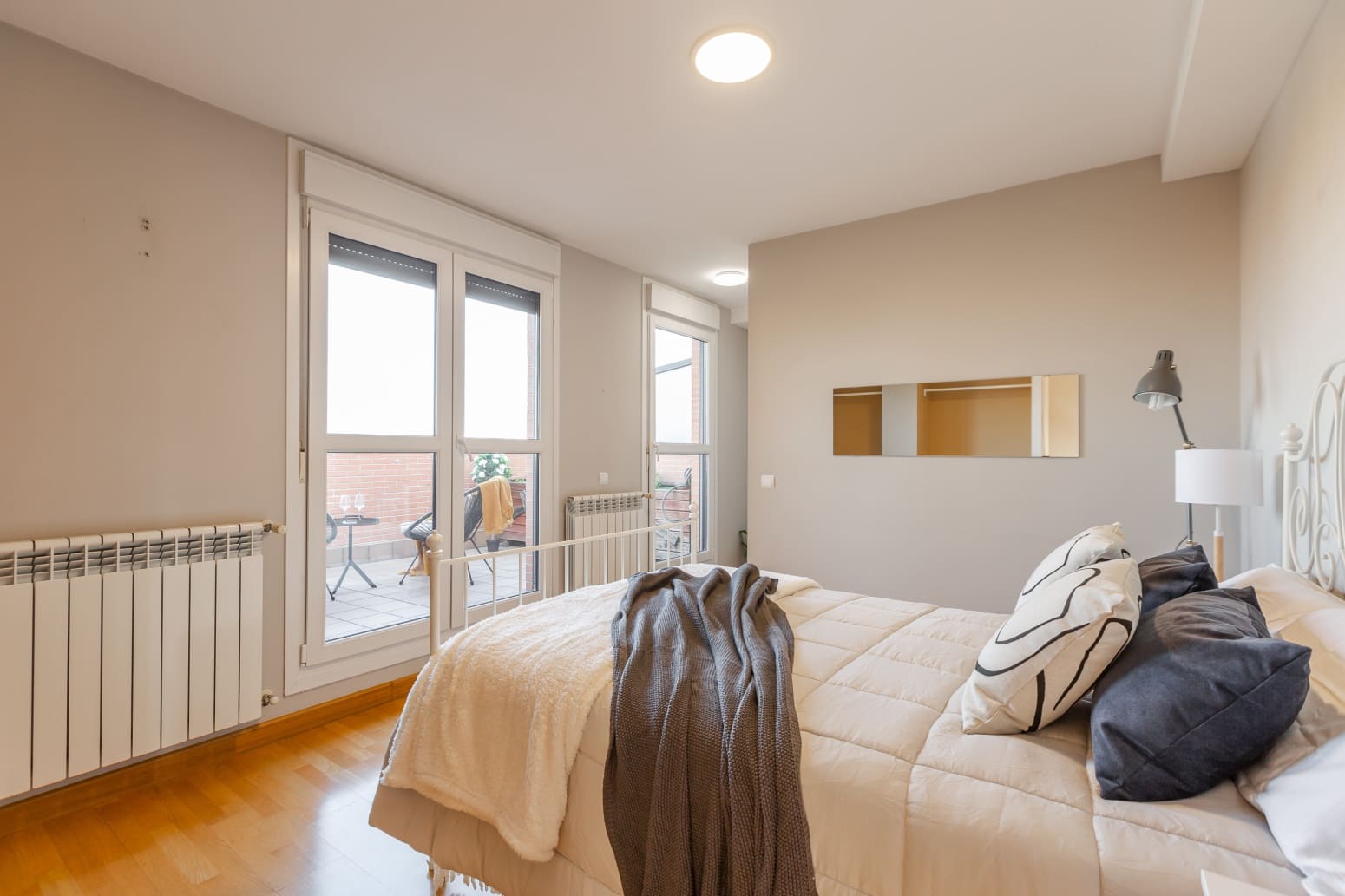 2 slaapkamer Flat te koop in Pamplona met garage - € 350.000 (Ref: 9755441)