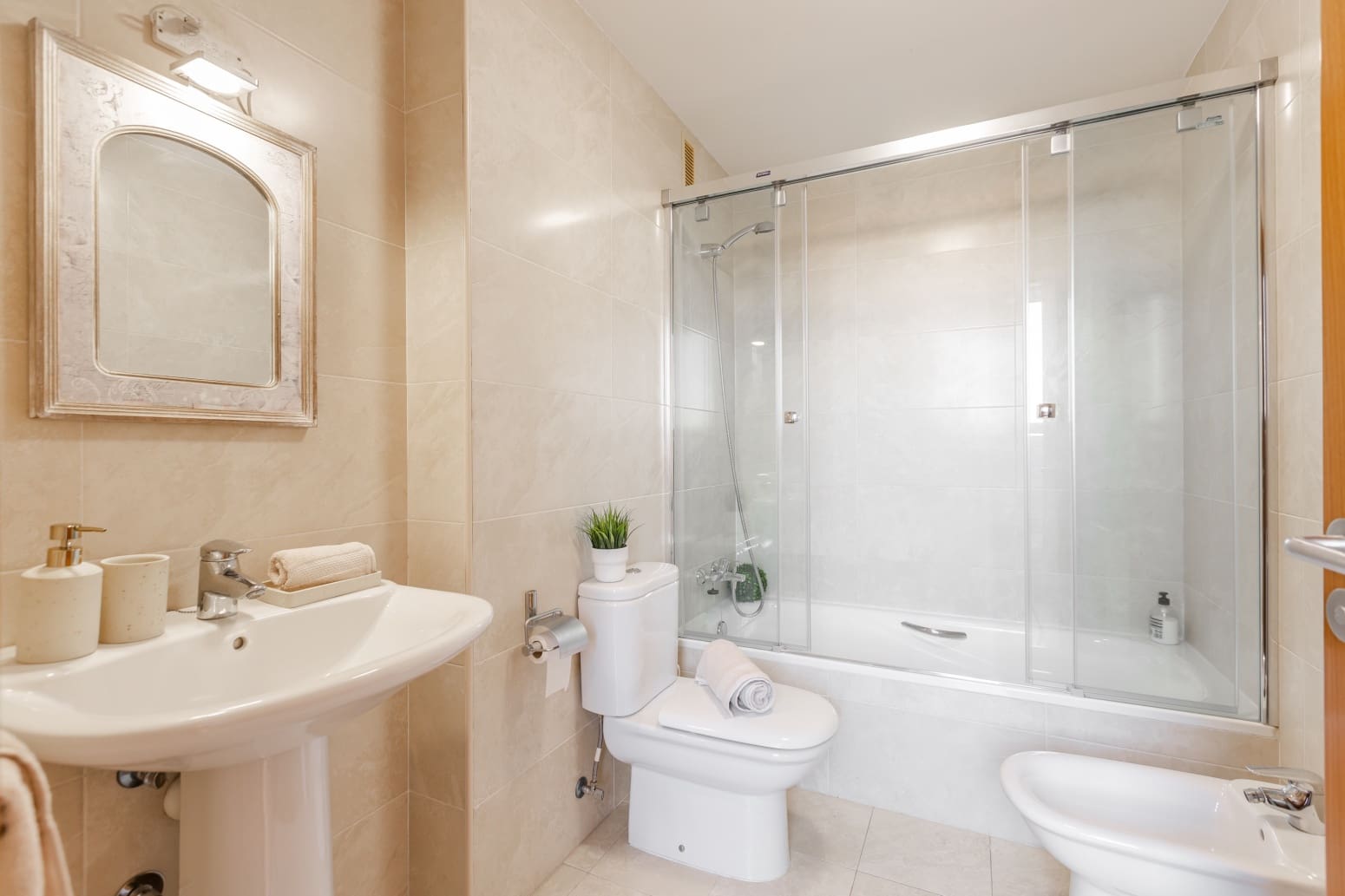 2 slaapkamer Flat te koop in Pamplona met garage - € 350.000 (Ref: 9755441)