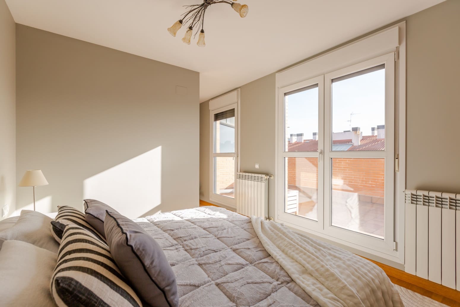 2 slaapkamer Flat te koop in Pamplona met garage - € 350.000 (Ref: 9755441)