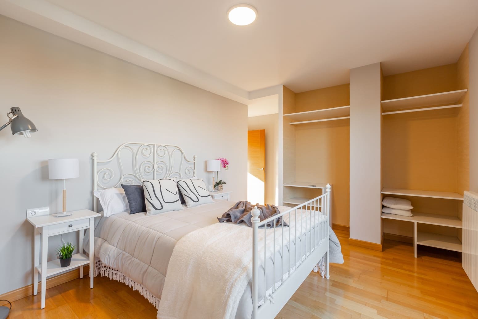 2 slaapkamer Flat te koop in Pamplona met garage - € 350.000 (Ref: 9755441)