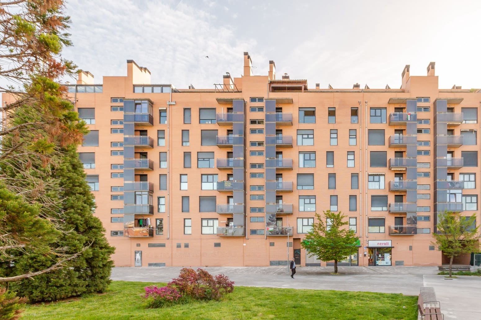 2 slaapkamer Flat te koop in Pamplona met garage - € 350.000 (Ref: 9755441)