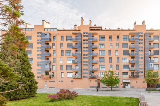 2 slaapkamer Flat te koop in Pamplona met garage - € 350.000 (Ref: 9755441)