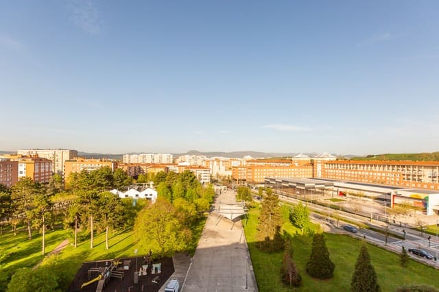 2 slaapkamer Flat te koop in Pamplona met garage - € 350.000 (Ref: 9755441)