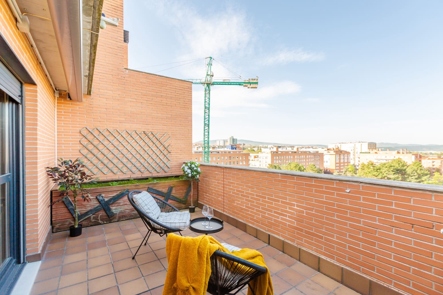 2 slaapkamer Flat te koop in Pamplona met garage - € 350.000 (Ref: 9755441)