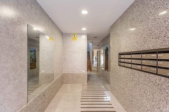 2 slaapkamer Flat te koop in Pamplona met garage - € 350.000 (Ref: 9755441)