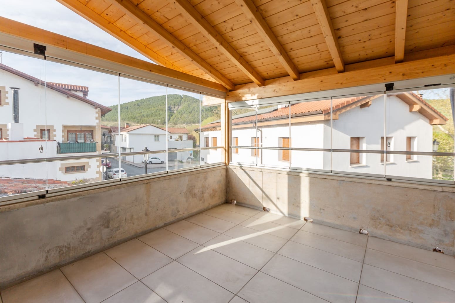 4 soveværelse Lejlighed til salg i Ezcabarte med garage - € 230.000 (Ref: 9758676)