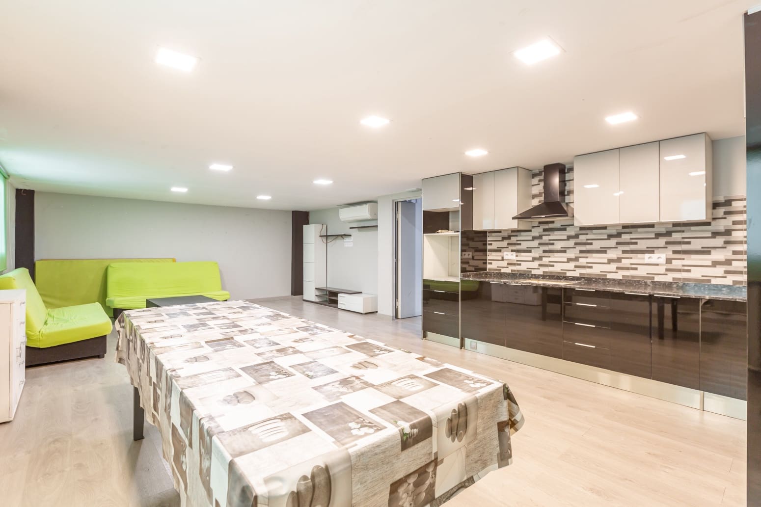 Erhverv til salg i Berriozar med garage - € 220.000 (Ref: 9758678)