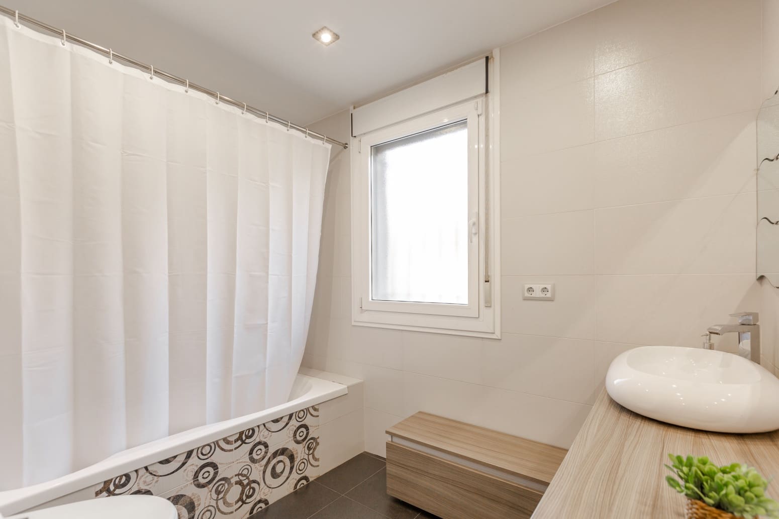 6 makuuhuone Huvila myytävänä paikassa Aibar mukana 
autotalli - 450 000 € (Ref: 9794315)