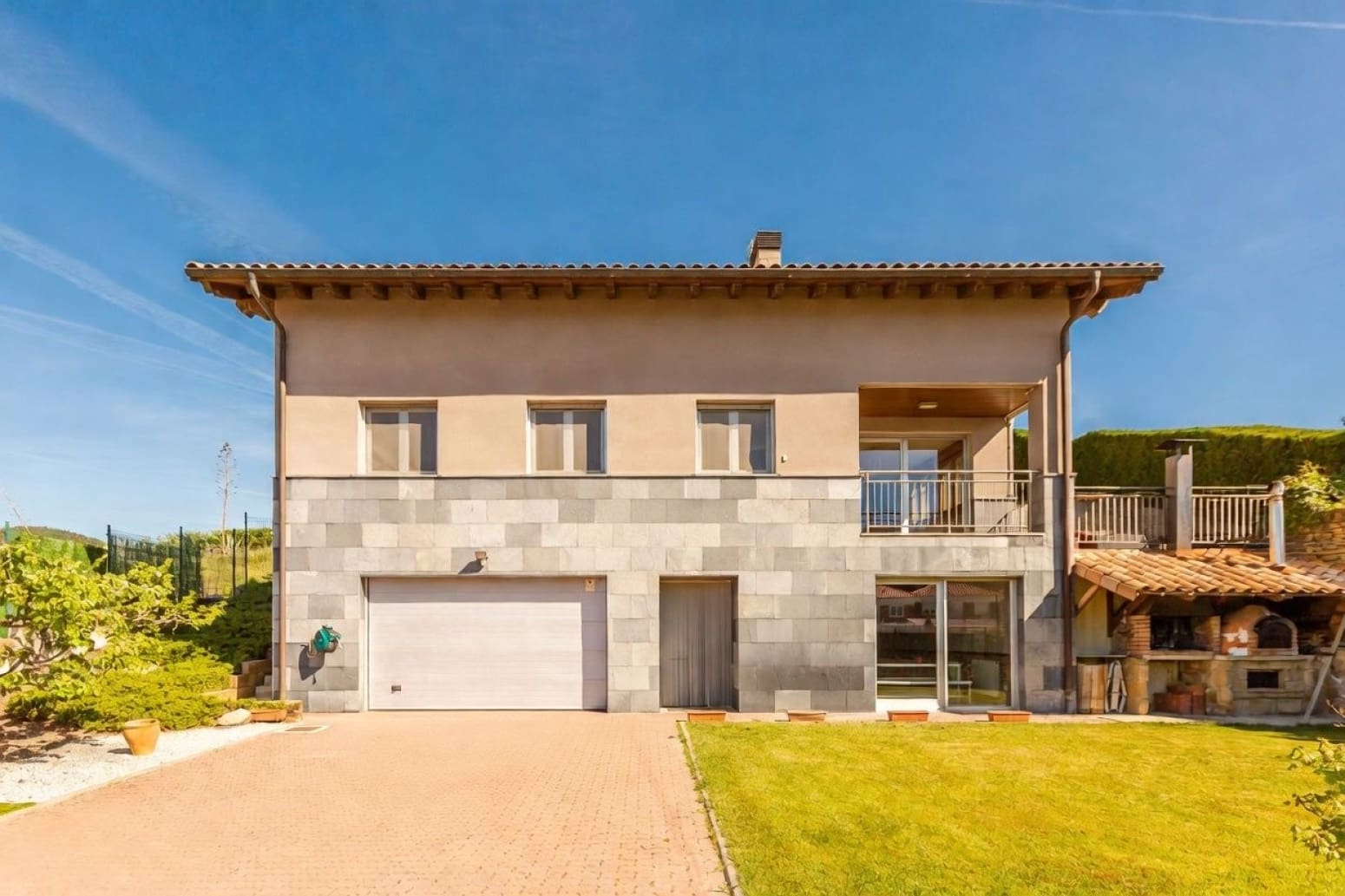 6 makuuhuone Huvila myytävänä paikassa Aibar mukana 
autotalli - 450 000 € (Ref: 9794315)