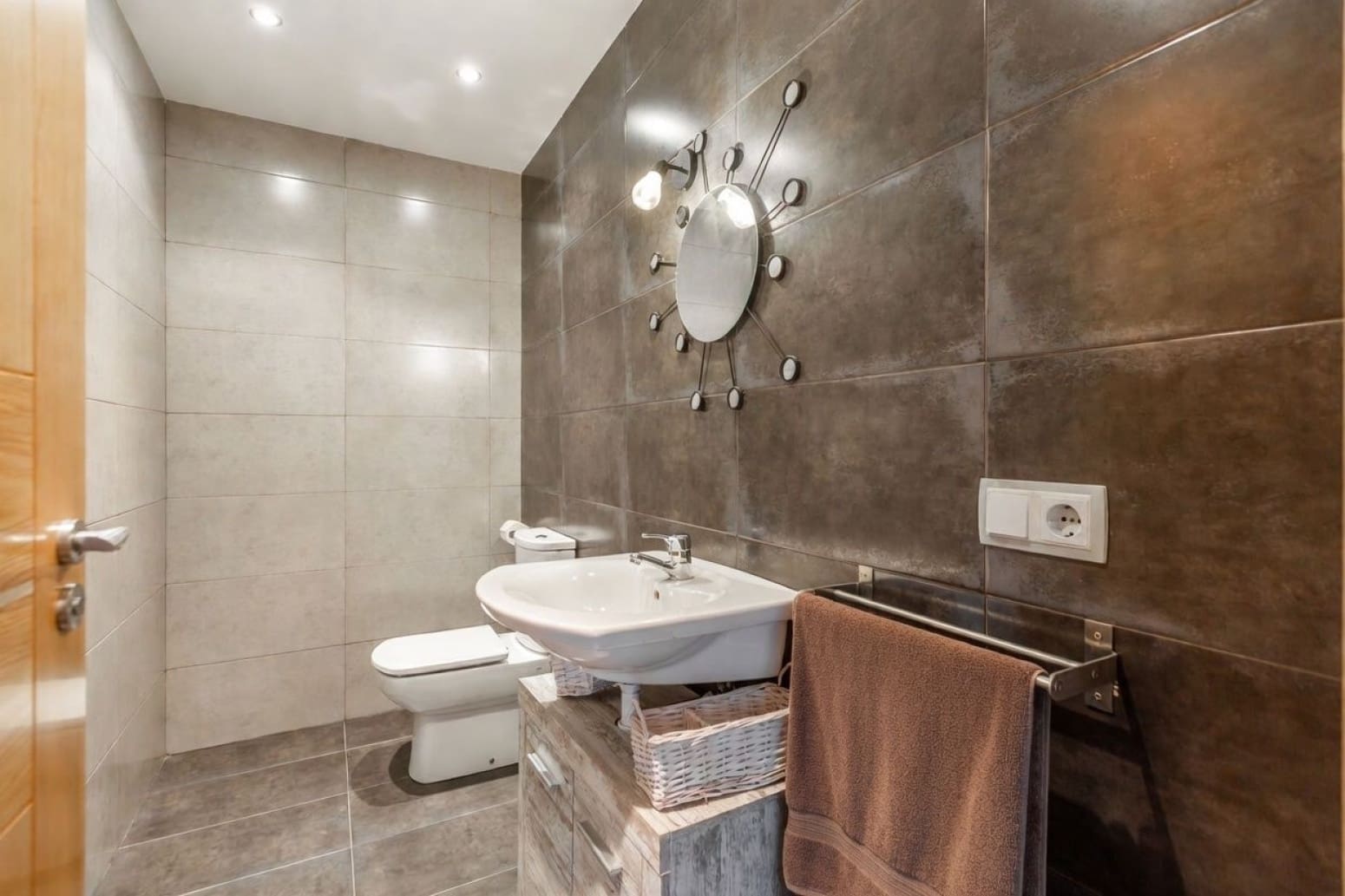 6 makuuhuone Huvila myytävänä paikassa Aibar mukana 
autotalli - 450 000 € (Ref: 9794315)