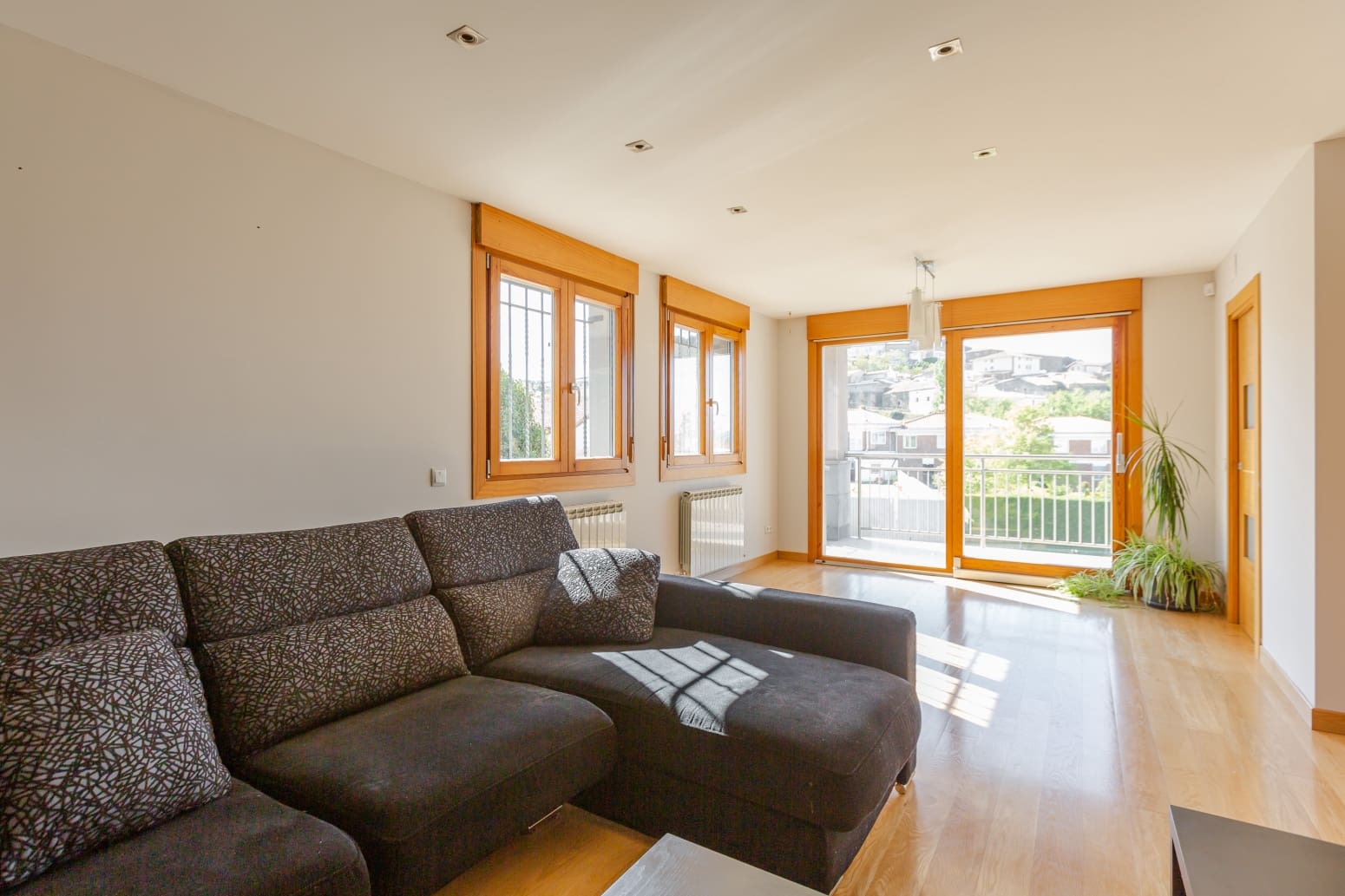 6 makuuhuone Huvila myytävänä paikassa Aibar mukana 
autotalli - 450 000 € (Ref: 9794315)