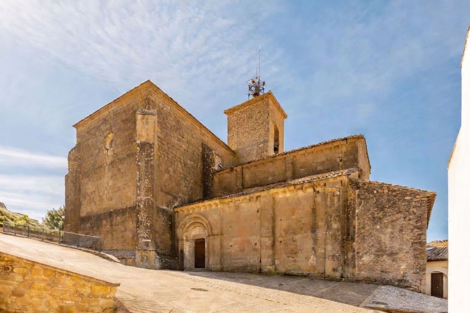 6 makuuhuone Huvila myytävänä paikassa Aibar mukana 
autotalli - 450 000 € (Ref: 9794315)