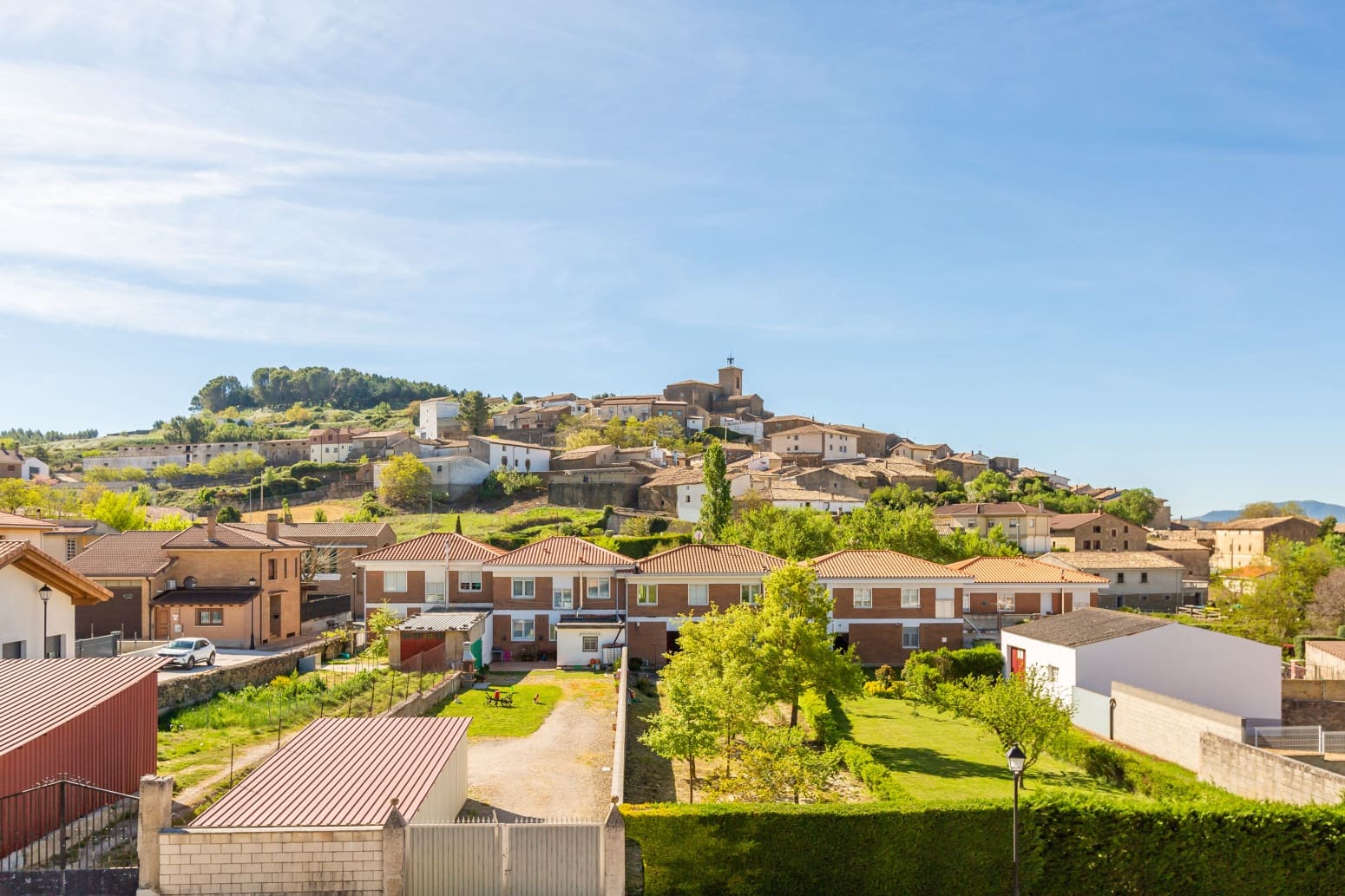 6 makuuhuone Huvila myytävänä paikassa Aibar mukana 
autotalli - 450 000 € (Ref: 9794315)