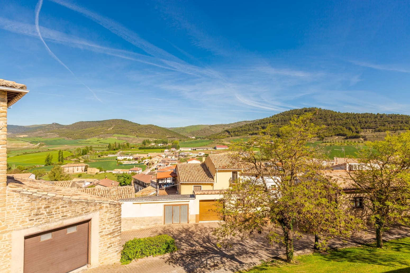 6 makuuhuone Huvila myytävänä paikassa Aibar mukana 
autotalli - 450 000 € (Ref: 9794315)