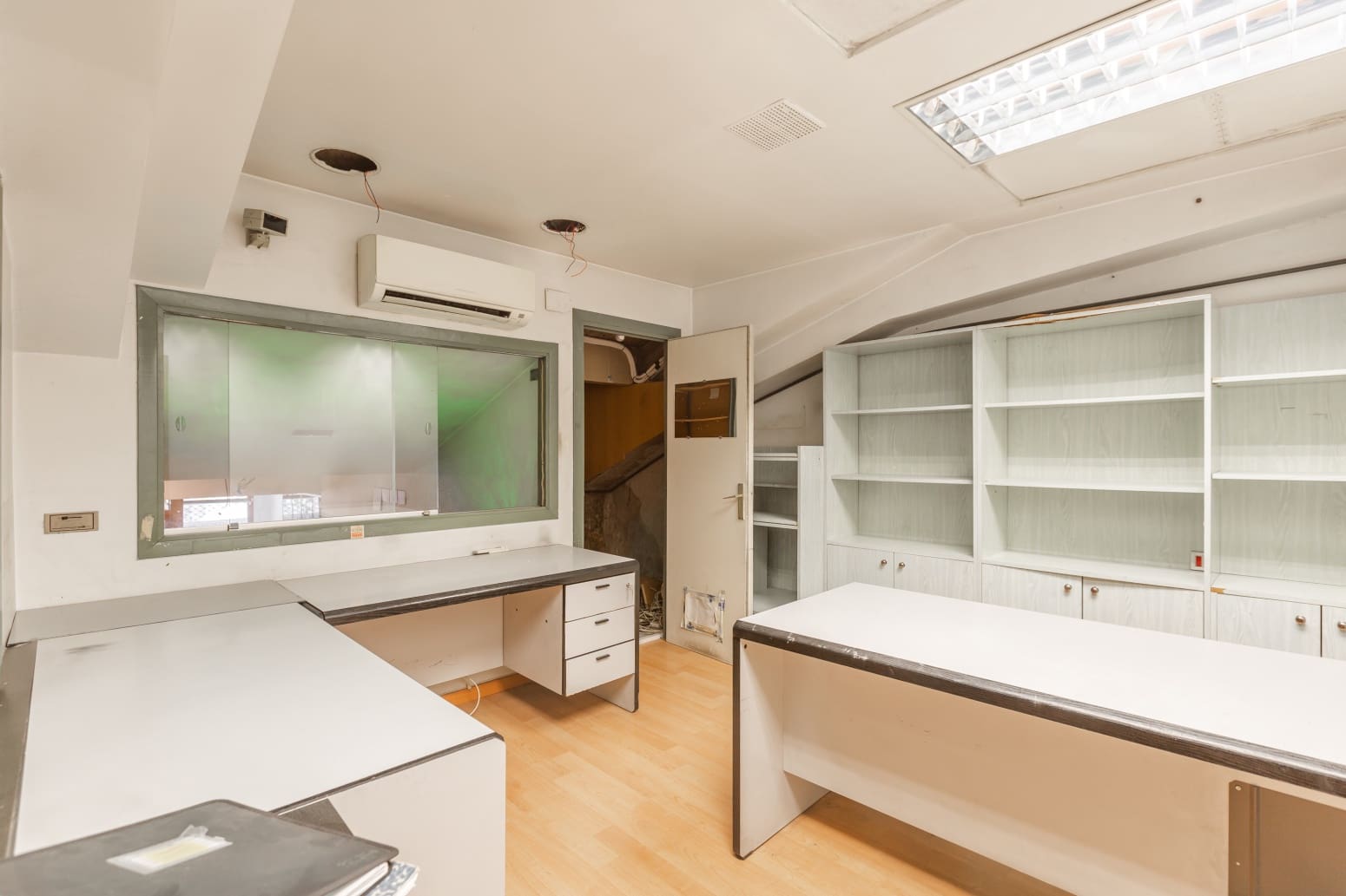 Commercial for sale in Pamplona / Iruna - € 220,000 (Ref: 9794316)