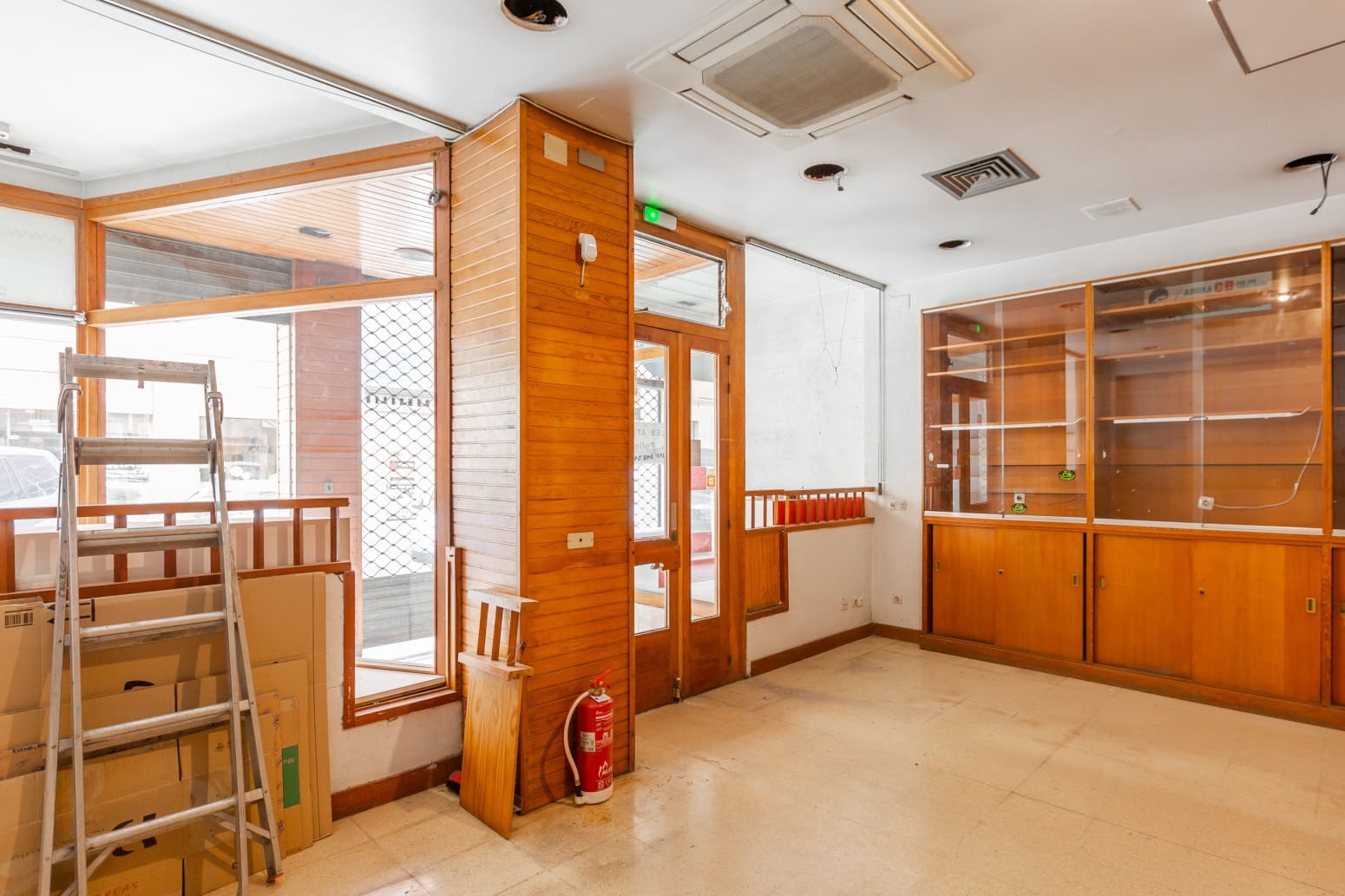 Commercial for sale in Pamplona / Iruna - € 220,000 (Ref: 9794316)