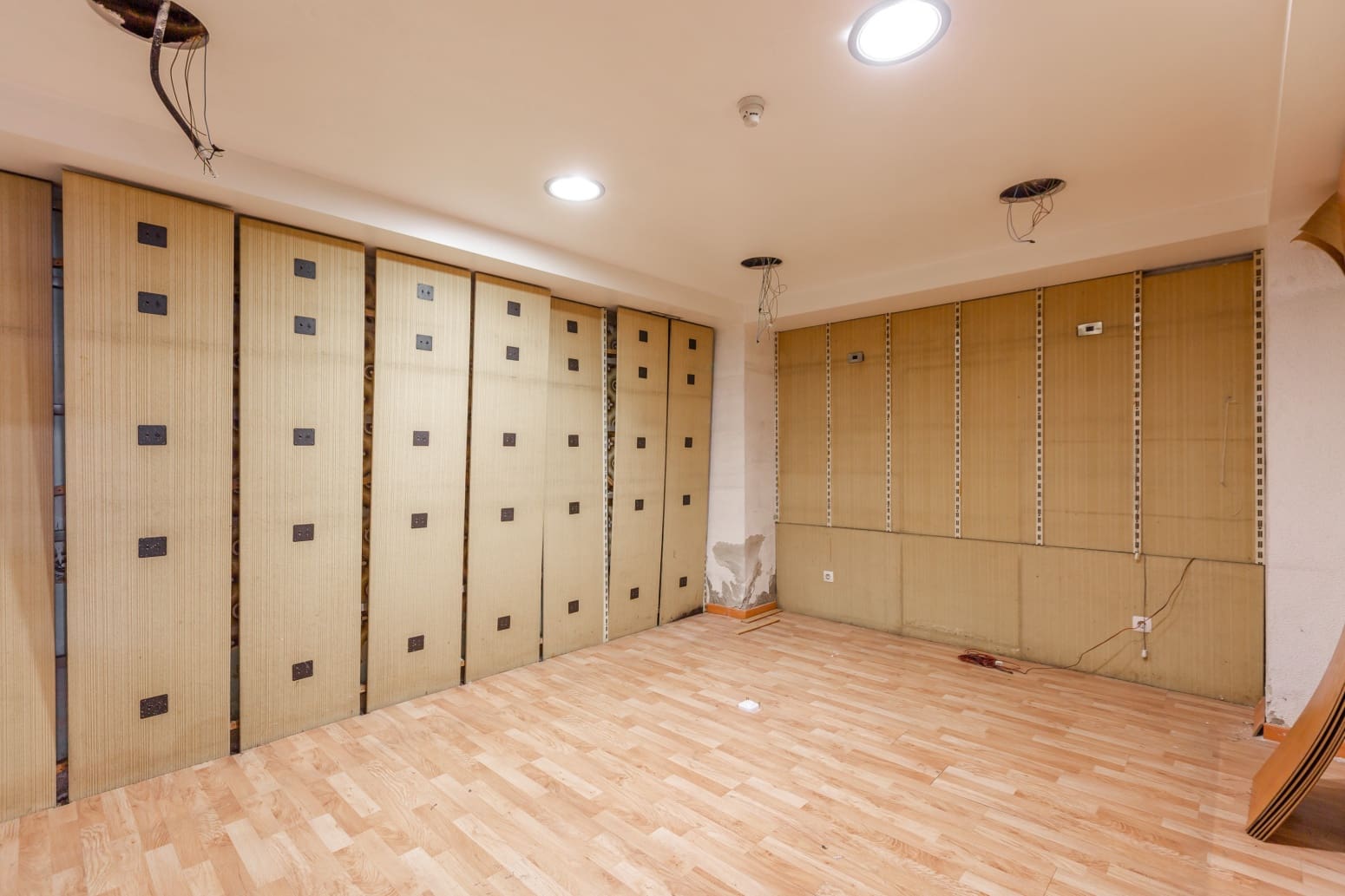 Commercial for sale in Pamplona / Iruna - € 220,000 (Ref: 9794316)