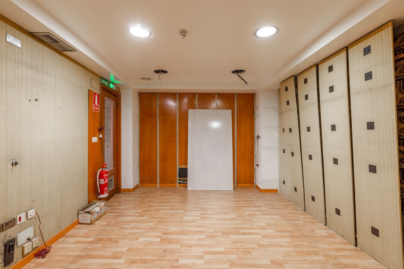 Commercial for sale in Pamplona / Iruna - € 220,000 (Ref: 9794316)