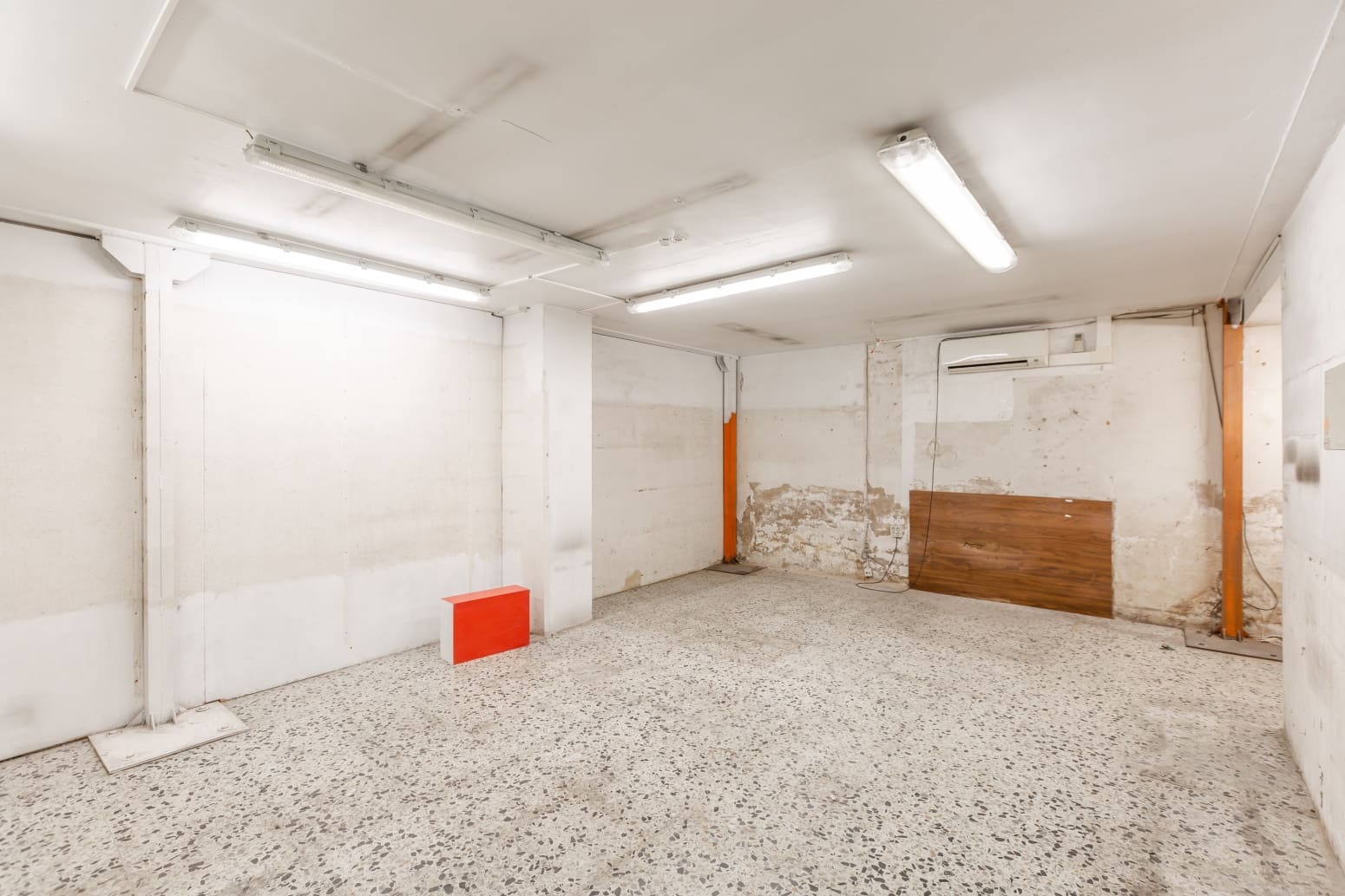 Commercial for sale in Pamplona / Iruna - € 220,000 (Ref: 9794316)