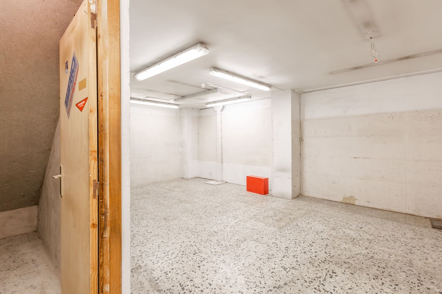 Commercial for sale in Pamplona / Iruna - € 220,000 (Ref: 9794316)