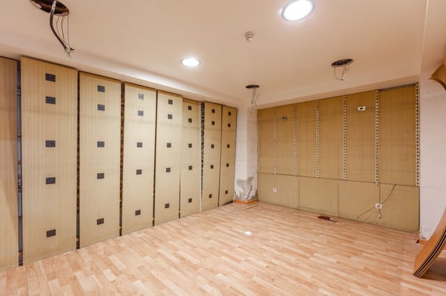 Commercial for sale in Pamplona / Iruña - € 220,000 (Ref: 9794316)