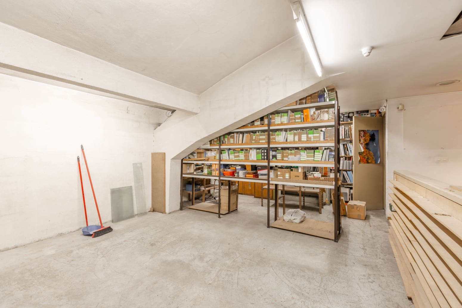 Commercial for sale in Pamplona / Iruna - € 220,000 (Ref: 9794316)