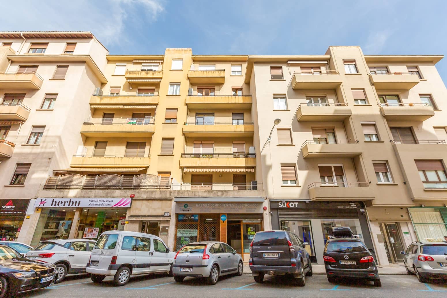 Commercial for sale in Pamplona / Iruna - € 220,000 (Ref: 9794316)