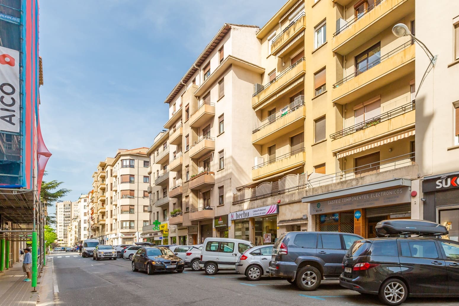 Commercial for sale in Pamplona / Iruna - € 220,000 (Ref: 9794316)