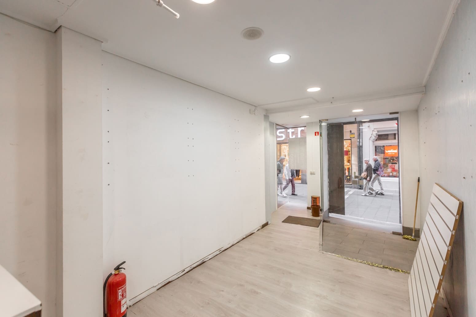 Commercial for rent in Pamplona / Iruna - € 1,100 (Ref: 9794317)