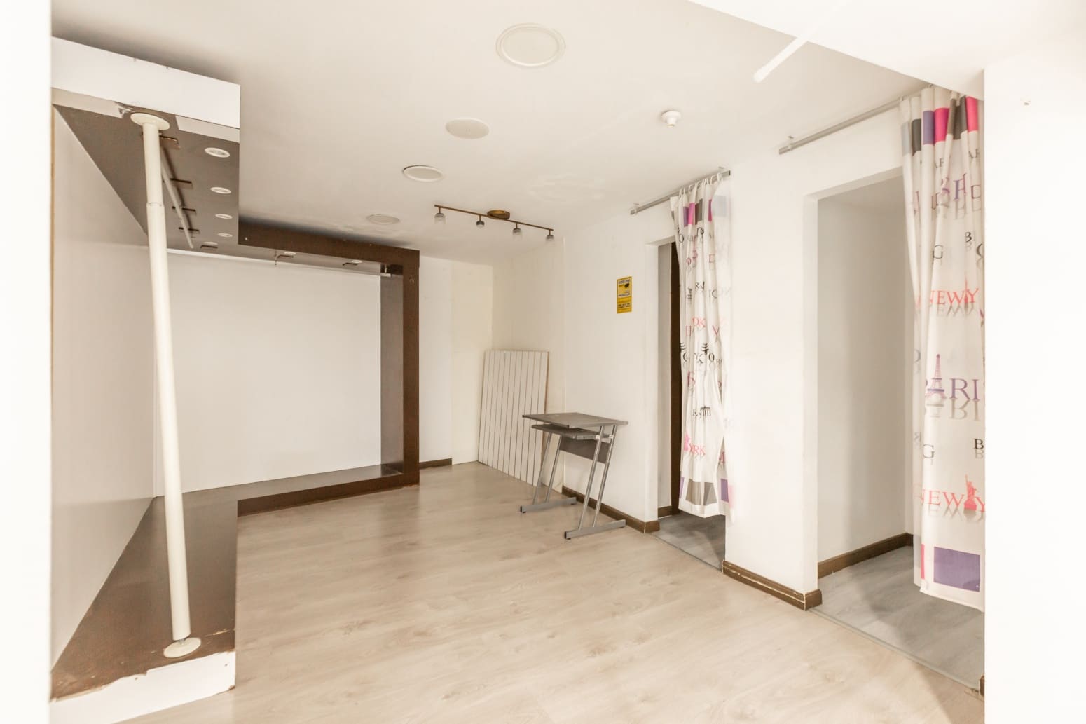 Commercial for rent in Pamplona / Iruna - € 1,100 (Ref: 9794317)