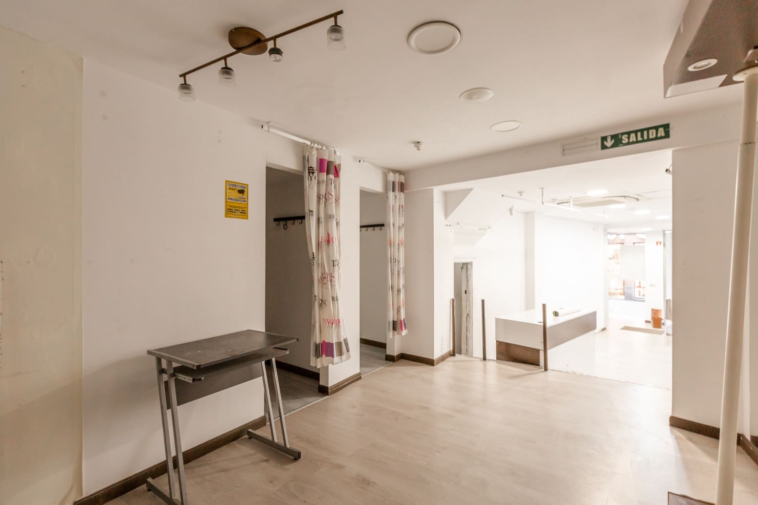 Commercial for rent in Pamplona / Iruna - € 1,100 (Ref: 9794317)