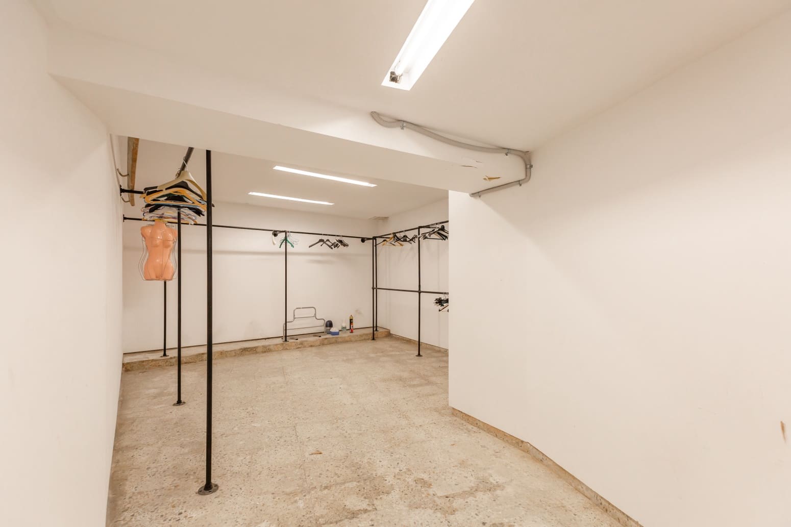 Commercial for rent in Pamplona / Iruna - € 1,100 (Ref: 9794317)