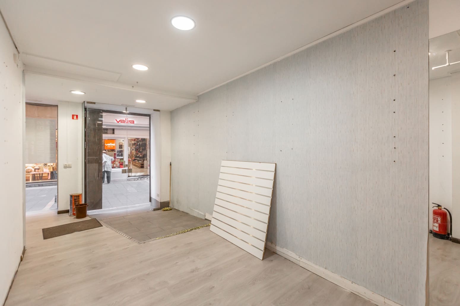 Commercial for rent in Pamplona / Iruna - € 1,100 (Ref: 9794317)