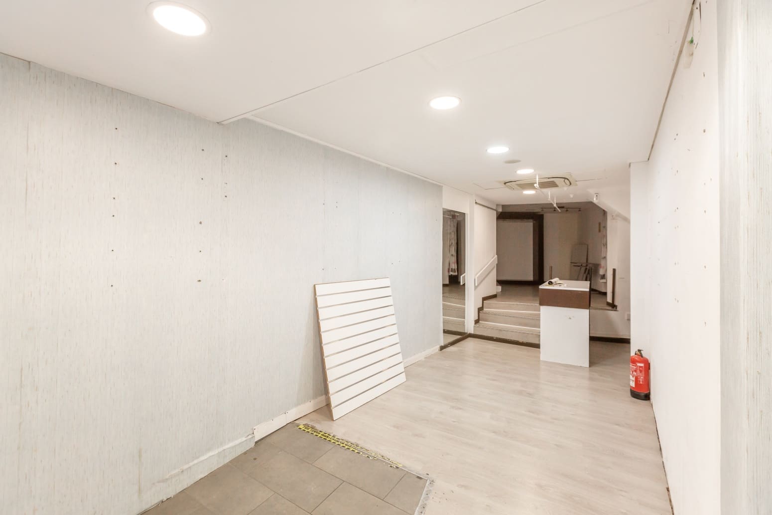 Commercial for rent in Pamplona / Iruna - € 1,100 (Ref: 9794317)