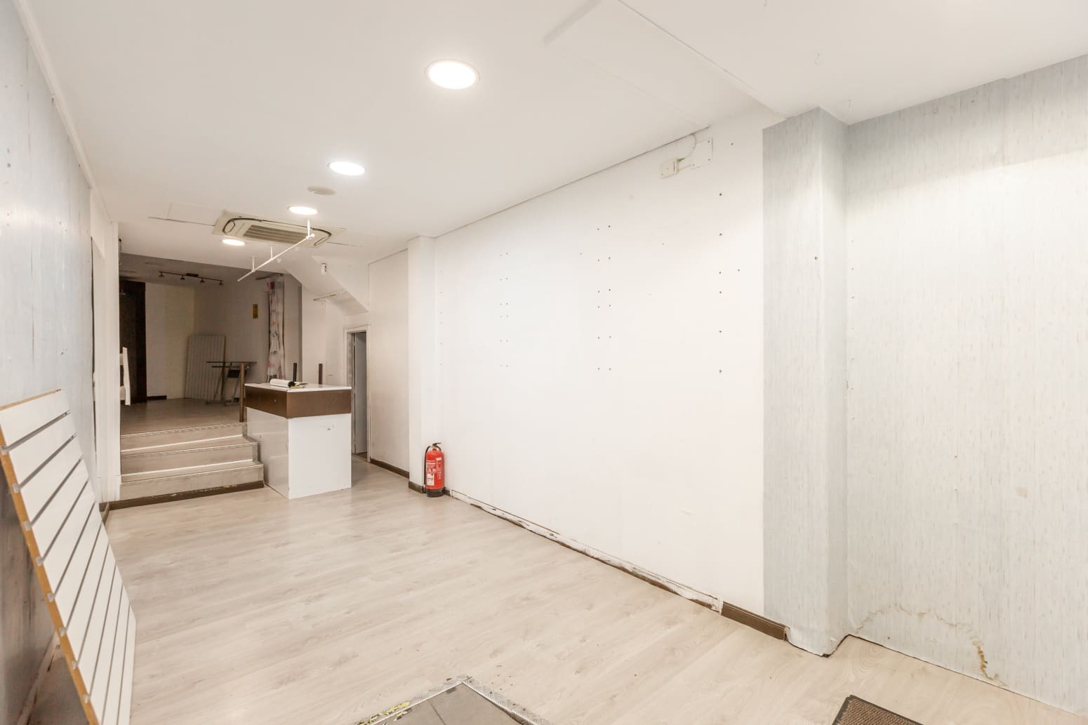 Commercial for rent in Pamplona / Iruna - € 1,100 (Ref: 9794317)