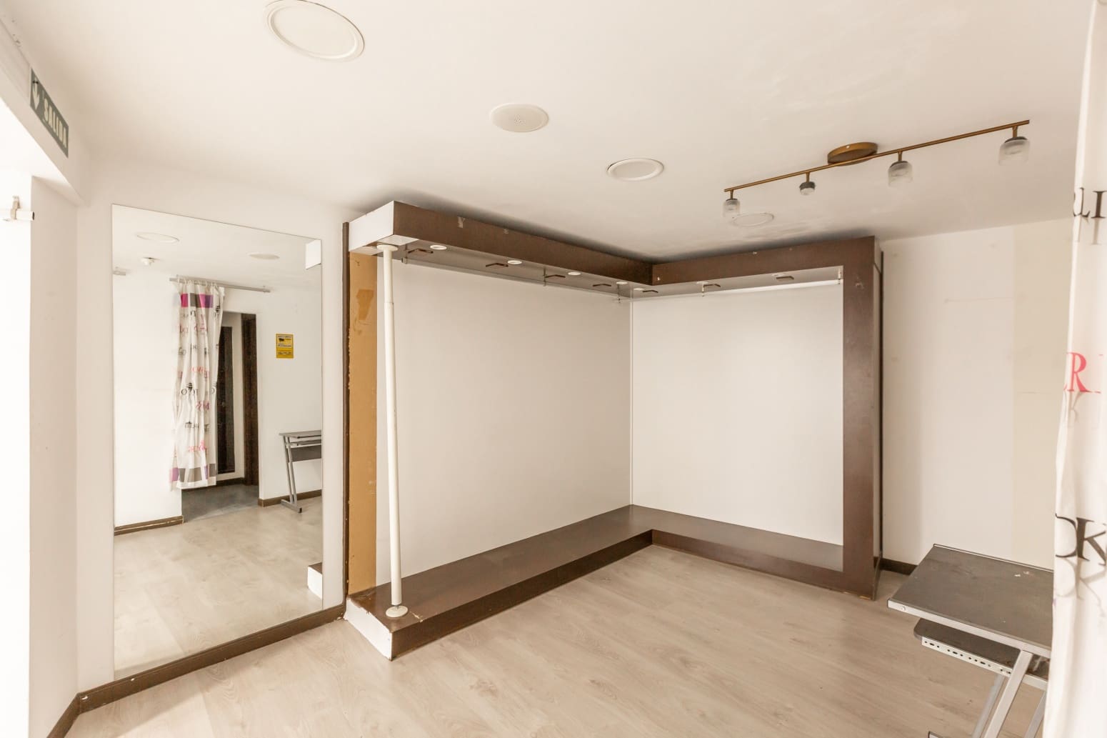 Commercial for rent in Pamplona / Iruna - € 1,100 (Ref: 9794317)