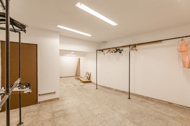 Commercial for rent in Pamplona / Iruña - € 1,100 (Ref: 9794317)