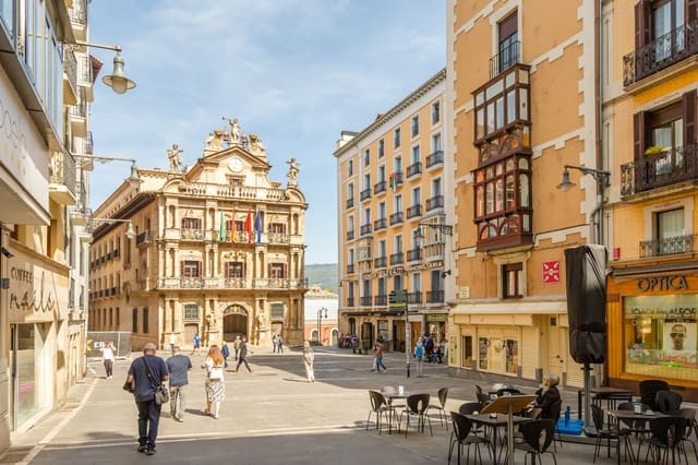 Commercial for rent in Pamplona / Iruña - € 1,100 (Ref: 9794317)