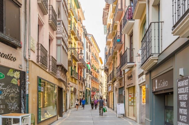 Commercial for rent in Pamplona / Iruña - € 1,100 (Ref: 9794317)