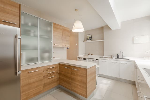 6 slaapkamer Flat te huur in Pamplona met zwembad - € 1.850 (Ref: 9806253)