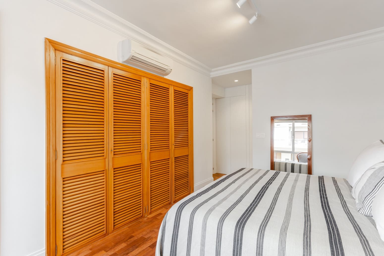 Piso de 6 habitaciones en Pamplona / Iruña en alquiler con piscina - 1.850 € (Ref: 9806253)