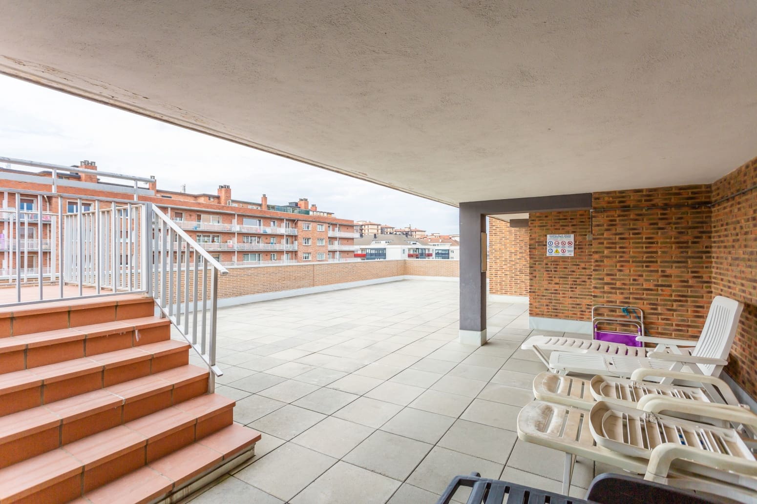 Piso de 6 habitaciones en Pamplona / Iruña en alquiler con piscina - 1.850 € (Ref: 9806253)