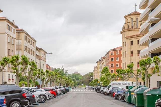 3 soveværelse Lejlighed til salg i Pamplona / Iruña med garage - € 660.000 (Ref: 9822392)