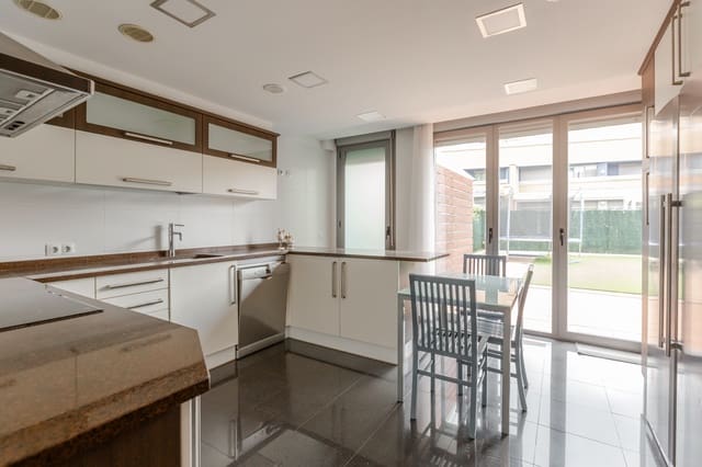4 Zimmer Villa zu vermieten in Pamplona / Iruña mit Garage - 2.350 € (Ref: 9822394)